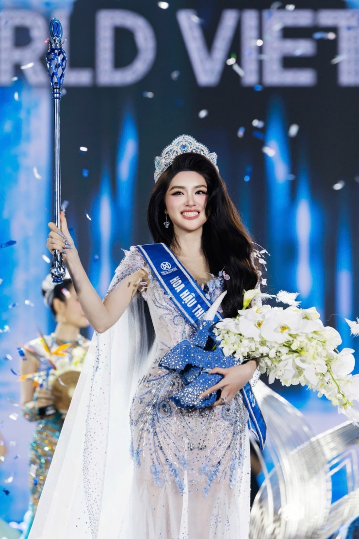 Với sự thể hiện đồng đều cùng phong thái tự tin, Phương Oanh đăng quang Miss World Vietnam 2025 trong đêm chung kết tại TP HCM, khép lại hành trình nhiều nỗ lực.
