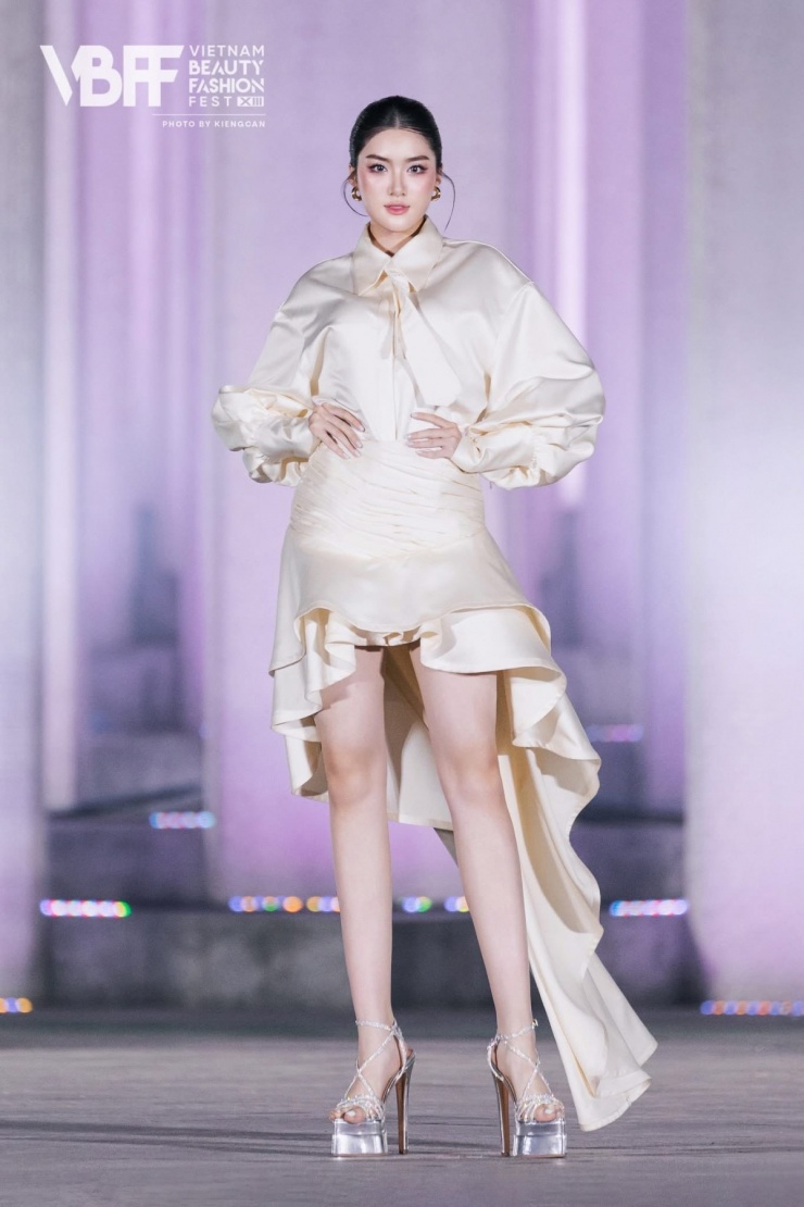 Ở phần thi Người đẹp Thời trang, cô vào top 5 - một trong những dấu mốc đầu tiên tại cuộc thi, góp phần giúp cô tạo ấn tượng với khán giả.