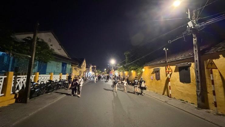 Không còn cảnh lấn chiếm vỉa hè đường Phan Chu Trinh thông thoáng hẳn.