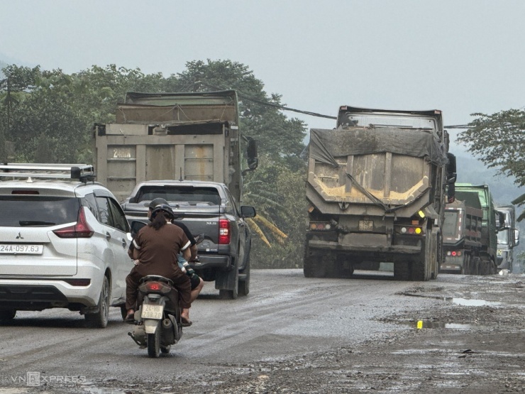 Khói bụi bủa vây người dân ở gần nhà máy hoá chất Đức Giang - Lào Cai - 17