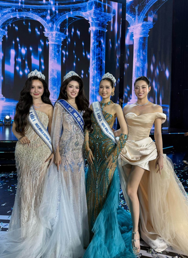 Hoa hậu Lương Thùy Linh đăng tải hình ảnh bên cạnh Top 3 Miss World Vietnam 2025. (Ảnh: BTC)