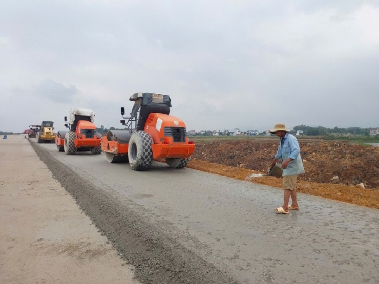 Giá vật liệu, nhiên liệu tăng mạnh có thể ảnh hưởng tới tiến độ nhiều công trình lớn.