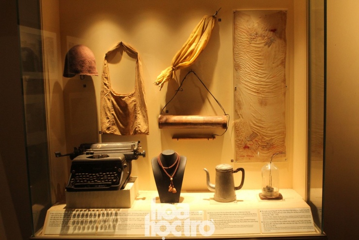 Những hiện vật gắn liền với cuộc đời thường nhật, sự nghiệp hay cuộc đời cách mạng của rất nhiều thế hệ phụ nữ thời kháng chiến đều được lưu giữ trong bảo tàng để khách tham quan tìm hiểu.