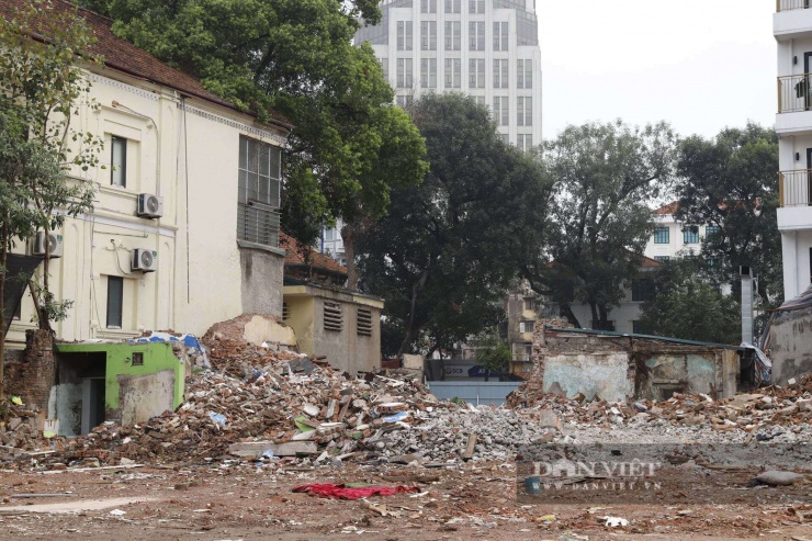 Hiện các đơn vị chức năng liên quan đang khẩn trương phá dỡ đối với các phần diện tích do các tổ chức và các hộ dân đã bàn giao, tạo mặt bằng sạch để tiếp tục thi công xây dựng.