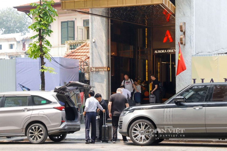 Trưa ngày 30/3, khách sạn này vẫn hoạt động kinh doanh, tiếp tục đón khách du lịch.