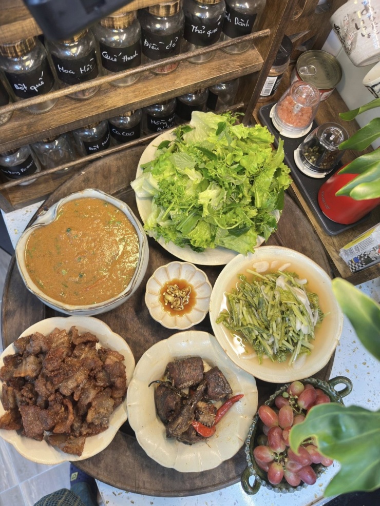 Những mâm cơm 3 người dưới 150.000 đồng của mẹ đảm Hải Phòng - 1