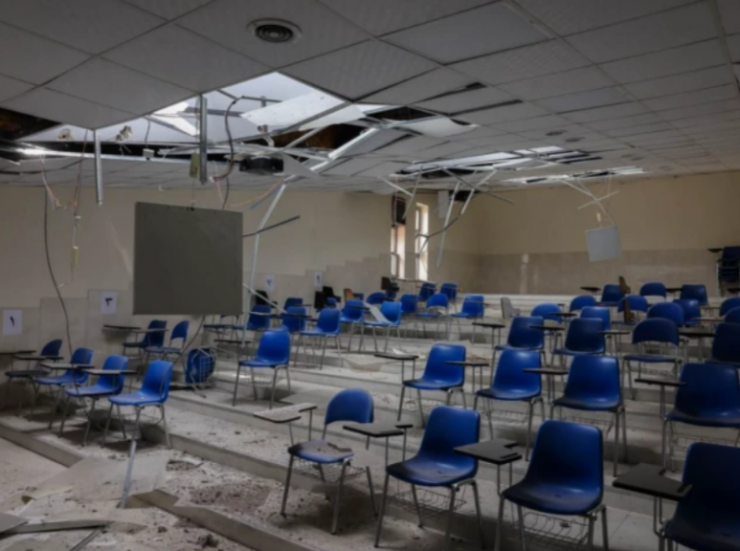 Một giảng đường tại Đại học Khoa học và Công nghệ Tehran bị hư hại sau&nbsp; không kích hôm 28/3. Ảnh: X