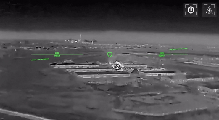 Hình ảnh từ máy bay không người lái nhiệt ghi lại các cuộc tấn công chính xác của Lực lượng Hệ thống Không người lái (SBS) của Ukraine sâu trong lòng địch. Nguồn: Robert “Magyar” Brovdi