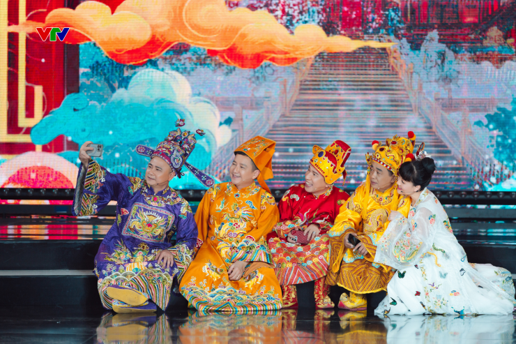 Các nghệ sĩ hứng khởi khi được diễn cùng nhau. Ảnh: VTV