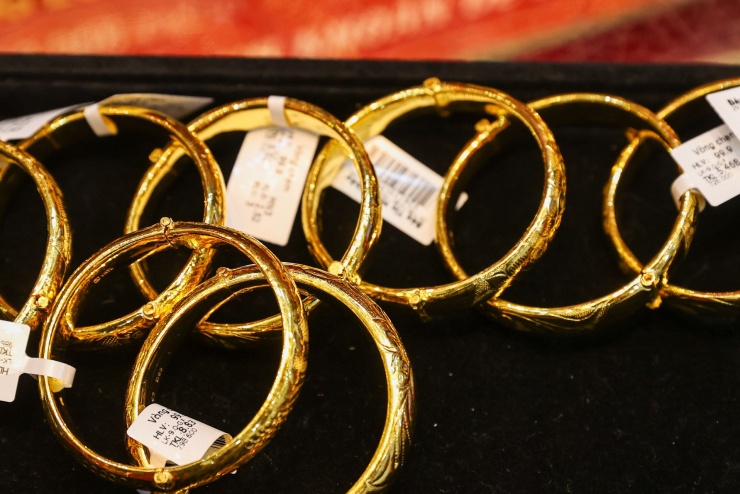 Giá vàng biến động mạnh. Ảnh: Phạm Hải