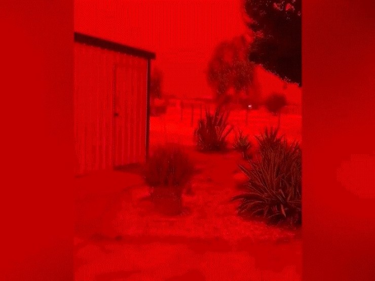 VIDEO: Cảnh tượng kỳ lạ ở Úc khiến dân mạng nghi “tận thế thật rồi”