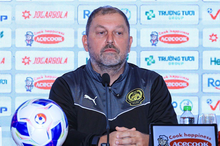 Họp báo ĐT Việt Nam - Malaysia: Thầy Kim và Văn Hậu muốn trả "món nợ" 0-4 