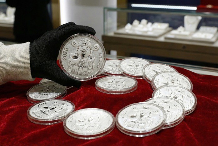 Giá bạc hôm nay tăng theo giá thế giới