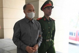 Cựu Thứ trưởng Hoàng Văn Thắng hầu tòa, cấp dưới bị xử vắng mặt vì đã xuất cảnh sang Canada