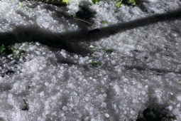 Chuyên gia lý giải nguyên nhân rất khó dự báo được mưa đá hay dông lốc