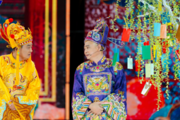 Nghệ sĩ Vân Dung bật khóc khi đọc bình luận về Táo Quân