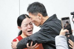 Người phụ nữ đoàn tụ em trai sau 33 năm tìm kiếm nhờ bức ảnh thời thơ ấu