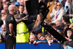 Khảo sát gây chú ý: 91% CĐV muốn bóng đá không VAR