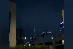 VIDEO: Cảnh tượng mưa bão dữ dội ở Dubai