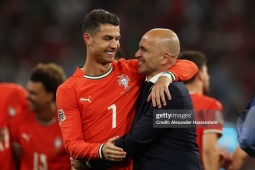 Ronaldo 41 tuổi chạy đua dự World Cup: HLV Bồ Đào Nha ca ngợi, nói về việc CR7 giải nghệ
