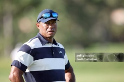 Tiger Woods quỳ gối trước con dâu Tổng thống Trump xin tha thứ sau tai nạn?
