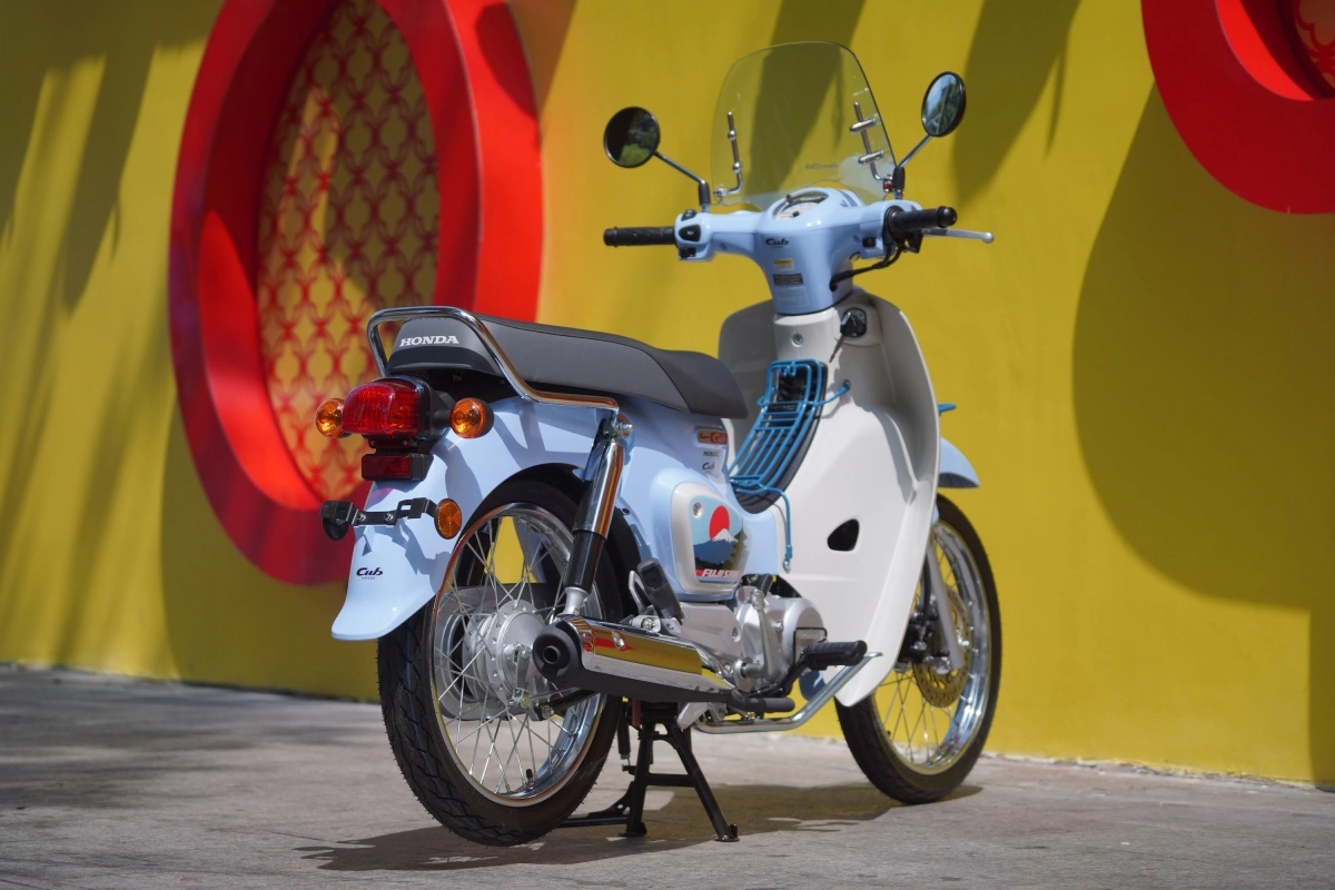 Những chi tiết còn lại trên thân xe đều giữ nguyên như bản tiêu chuẩn. Xe chỉ sản xuất giới hạn 500 chiếc trên toàn thế giới.