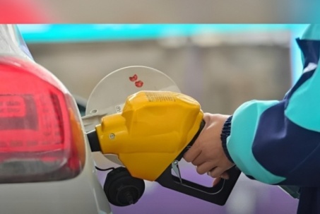 Giá dầu thế giới tăng sốc, ‘3 lớp đệm’ giúp Trung Quốc ổn định giá