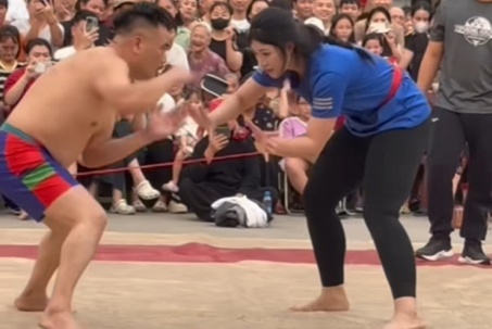 Hưng "Baba" bái sư Hiếu "Khổng lồ", vẫn bị hot girl vật Anh Thơ đánh bại