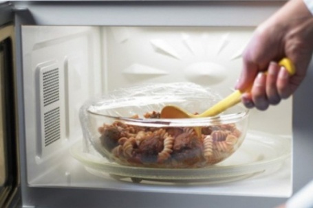 Các tuyệt chiêu hâm nóng đồ ăn bằng lò vi sóng
