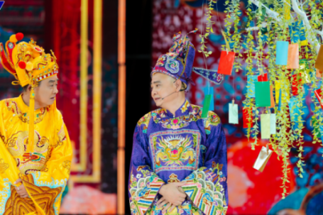 Nghệ sĩ Vân Dung bật khóc khi đọc bình luận về Táo Quân