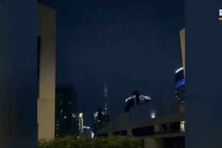 VIDEO: Cảnh tượng mưa bão dữ dội ở Dubai