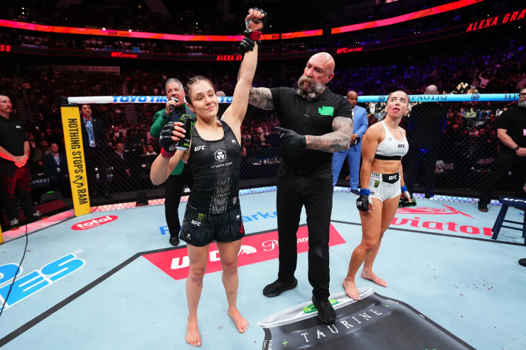 Chiến thắng xứng đáng cho Alexa (áo đen)