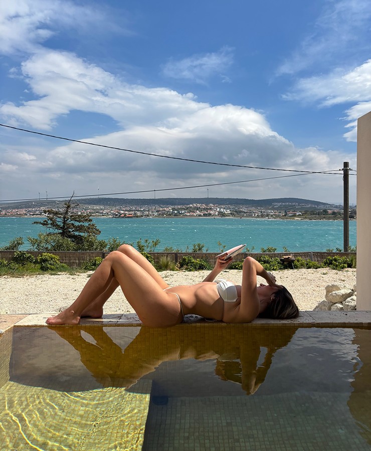 “Nữ thần bóng chuyền” Kayla Simmons diện bikini táo bạo, khoe 3 vòng rực lửa - 7