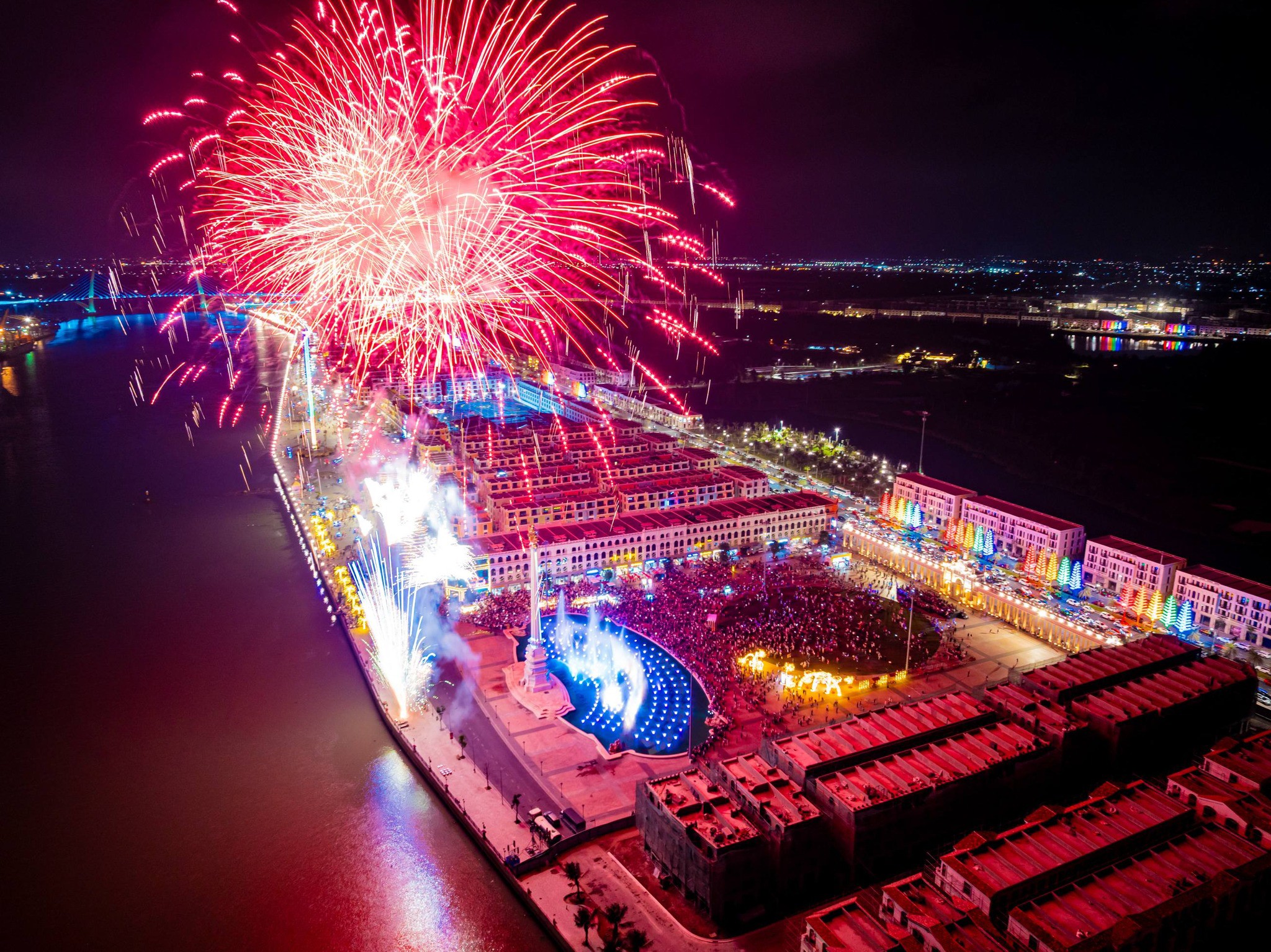 Các sự kiện lễ hội thường xuyên được tổ chức góp phần gây dựng cộng đồng gắn kết bền vững và sức sống sôi động cho các khu đô thị Vinhomes