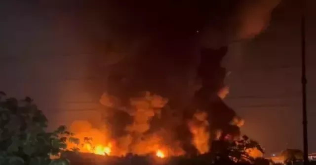 Hà Nội: Xưởng gỗ bốc cháy dữ dội trong đêm, 1 người tử vong