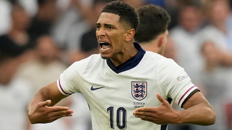 Bellingham là một trong số ít cầu thủ ĐT Anh sẵn sàng tranh cãi trong các điểm nóng