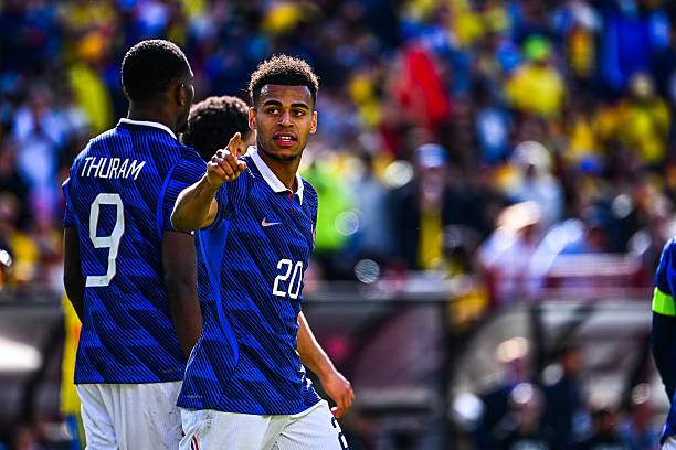 Doue tỏa sáng với một cú đúp cho Pháp