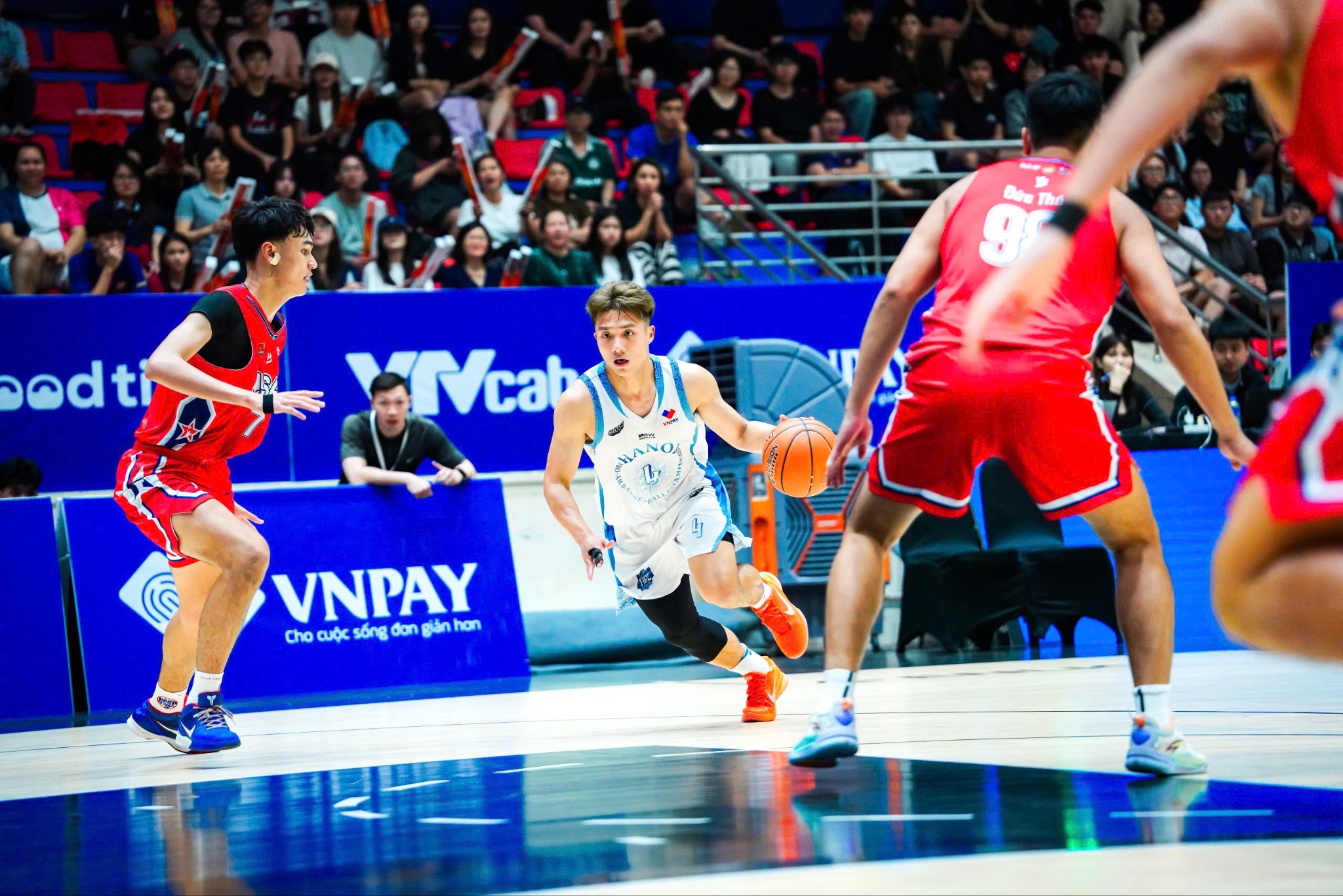 Trận đối đầu giữa ASA Timberwolves và Hidden Dragons tại vòng bảng.