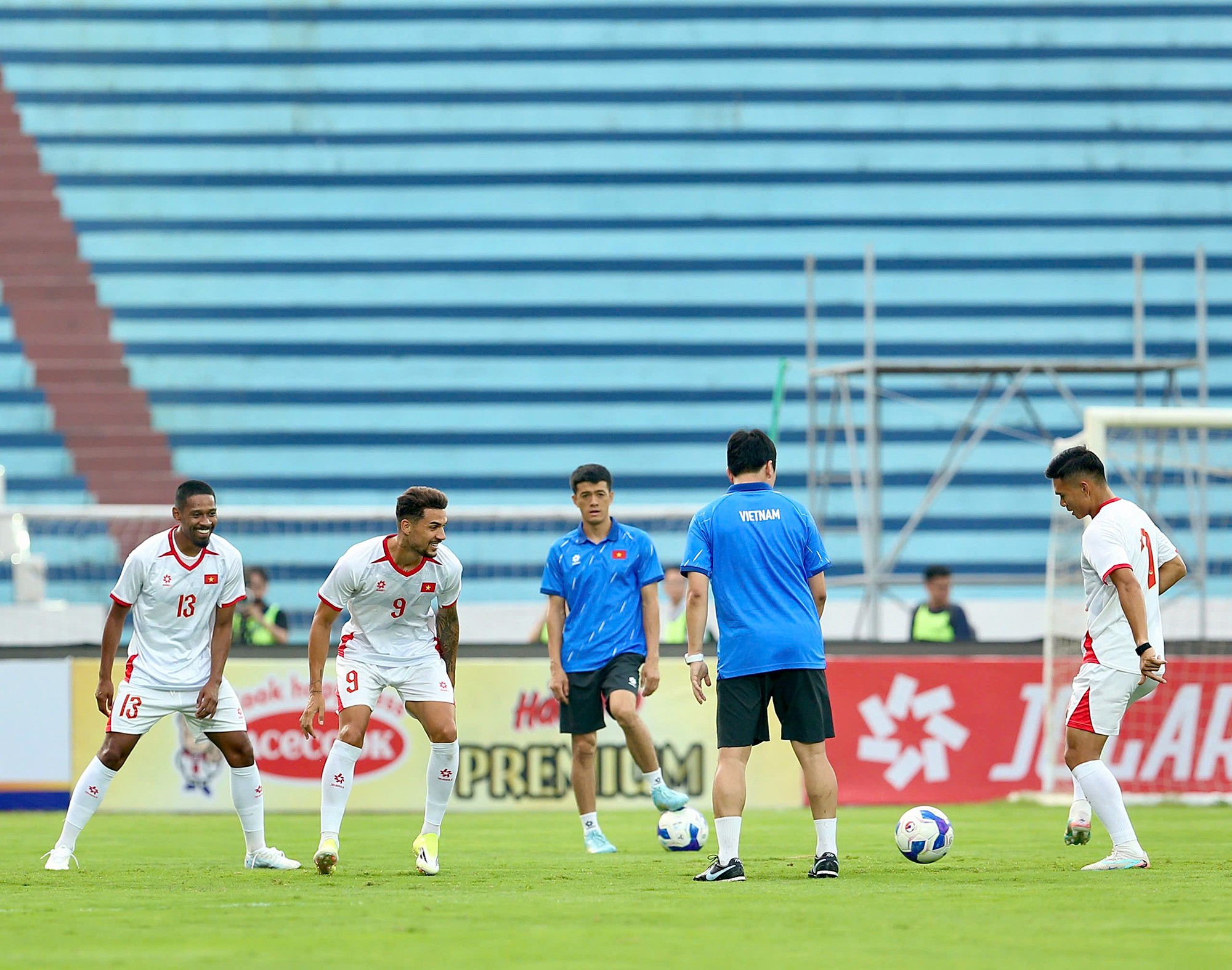 Sau trận ra mắt khá ấn tượng trước Bangladesh hôm 26/3, Đỗ Hoàng Hên tiếp tục được kỳ vọng thi đấu bùng nổ khi ĐT Việt Nam so tài với Malaysia.