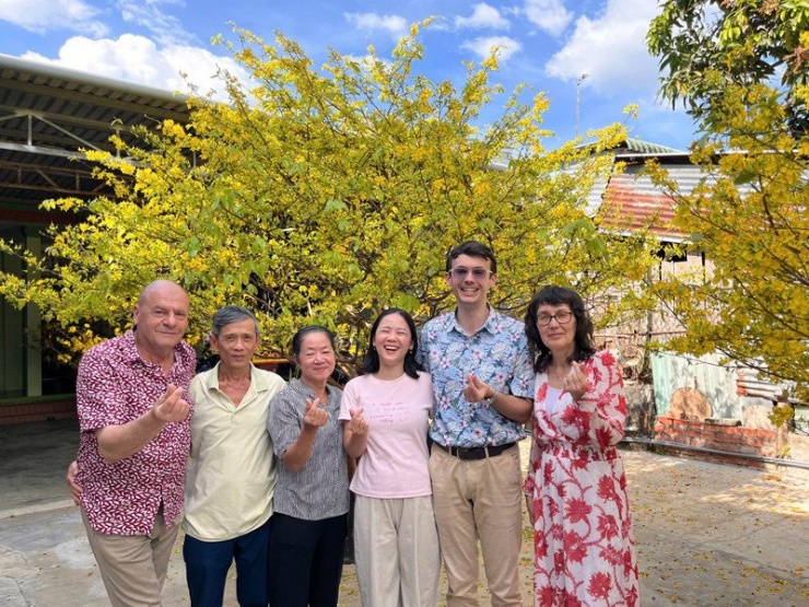 Bố mẹ chồng của Vy đã có 2 tháng trải nghiệm cuộc sống thú vị ở miền Tây&nbsp;