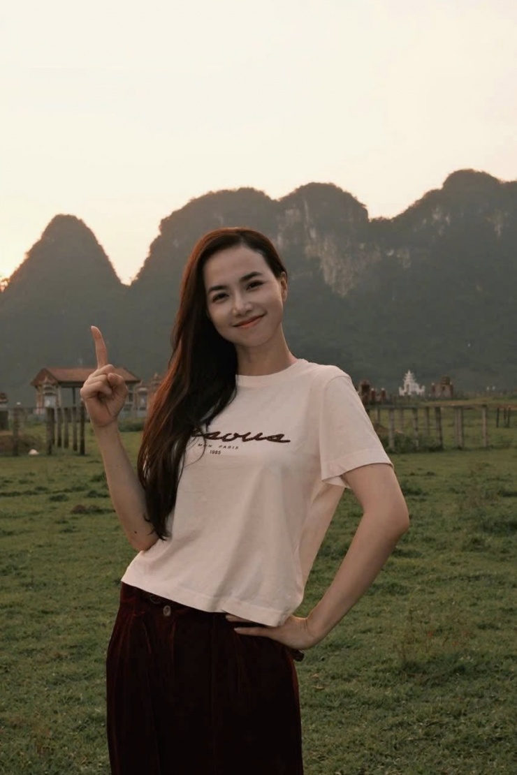 Ảnh sao 31/3: Con gái Kha Ly ra phim trường ở Tiền Giang thăm bố mẹ - 5