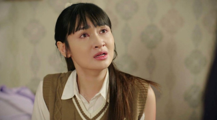 Trang rơi vào tình huống xấu hổ, bất lực nhưng lại không được chị an ủi.