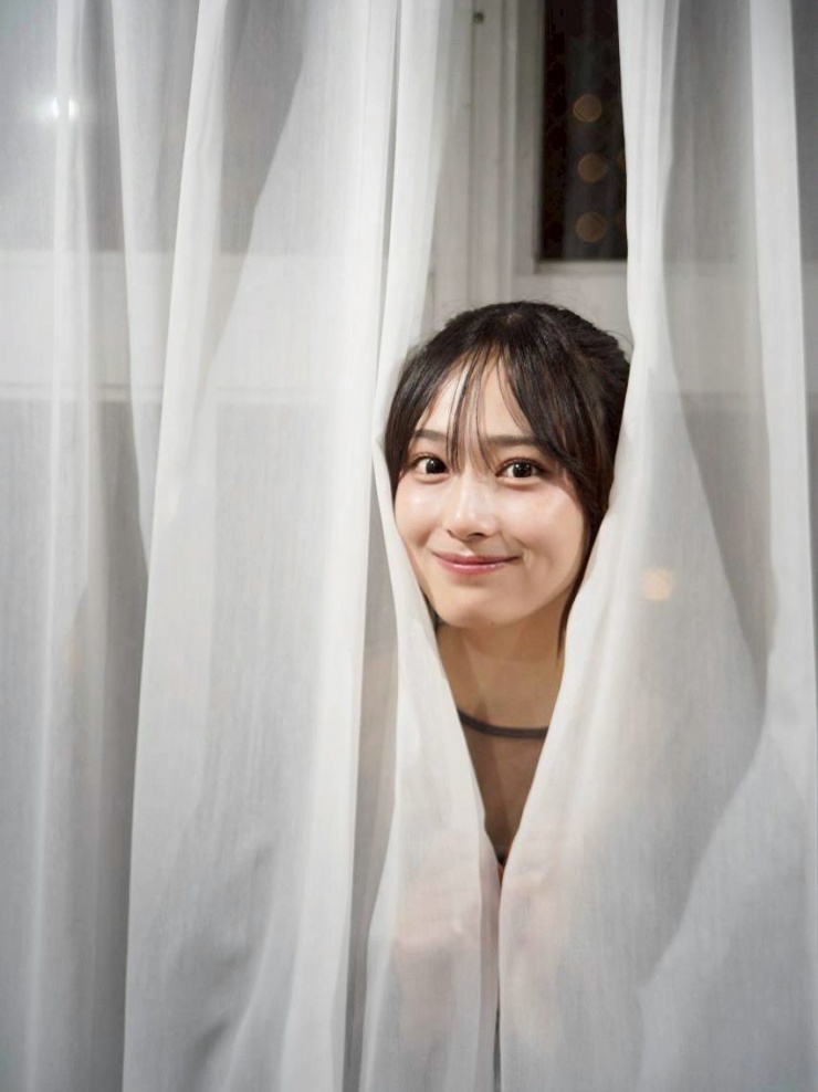 Vẻ nhí nhảnh trong đời thường của cô.