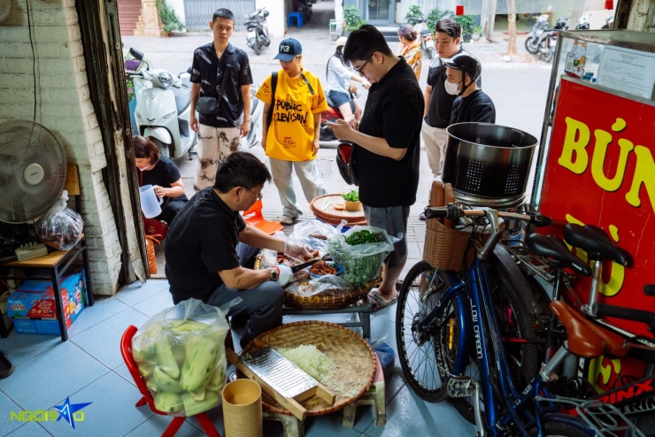 Quán nộm lim tá lả vỉa hè 36 năm đông kín khách ở Hà Nội - 2