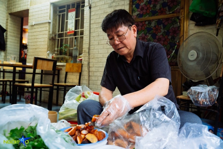 Quán nộm lim tá lả vỉa hè 36 năm đông kín khách ở Hà Nội - 3