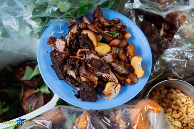 Quán nộm lim tá lả vỉa hè 36 năm đông kín khách ở Hà Nội - 5