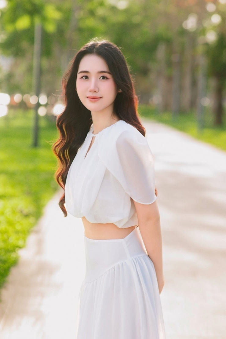 Không chỉ nổi bật trong hành trình Miss World Vietnam 2025, Trương Tâm Như còn thu hút chú ý của khán giả bởi nhan sắc đời thường trong trẻo, đậm nét Á Đông.
