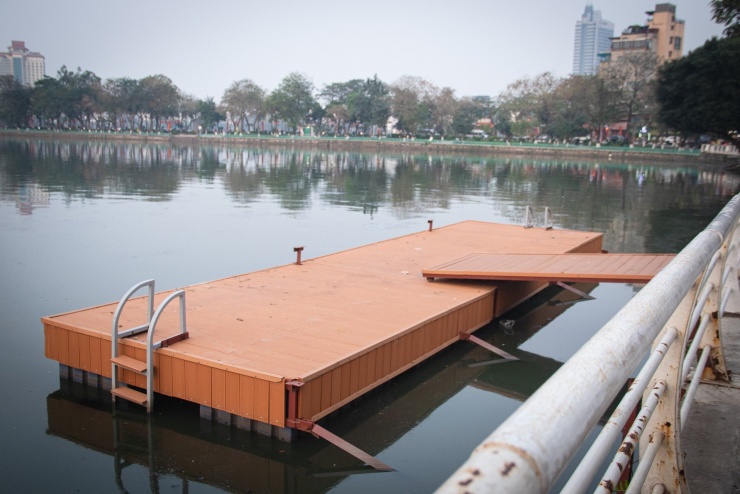 Hà Nội dự kiến mở rộng một số đoạn tuyến quanh Hồ Tây lên tối thiểu 3-4 làn xe, đồng thời xây dựng hệ thống 6 bến thuyền với 3 bến chính và 3 bến phụ trợ.