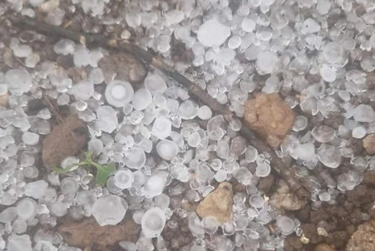 Mưa đá rào rào ở Cao Bằng