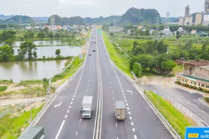 Cao tốc mới thu phí không dừng: Được bao nhiêu tiền, vì sao bị lỗi?